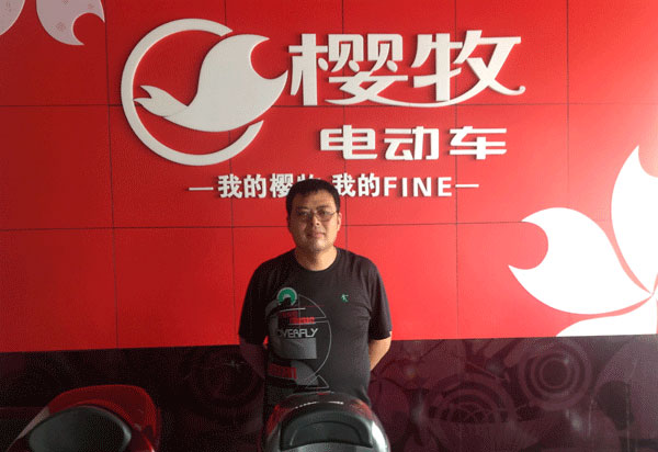 百强风采 樱牧电动车陕西泾阳百强经销商牛旗