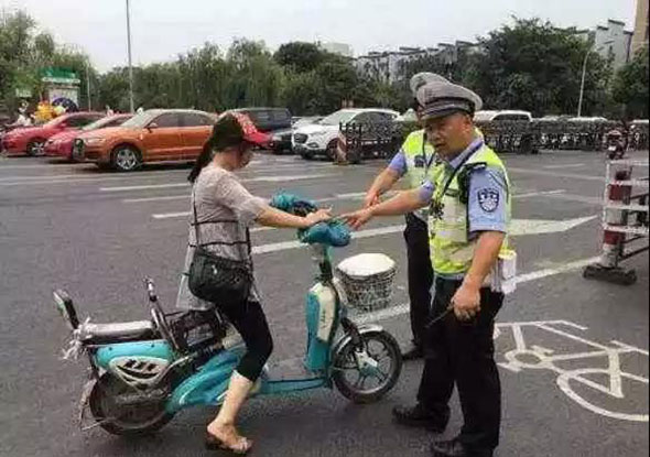 即日起兰州交警严查“任性”上路的电动车！