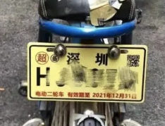 电动自行车备案号牌立功了！交警抓获一名逃逸人员！